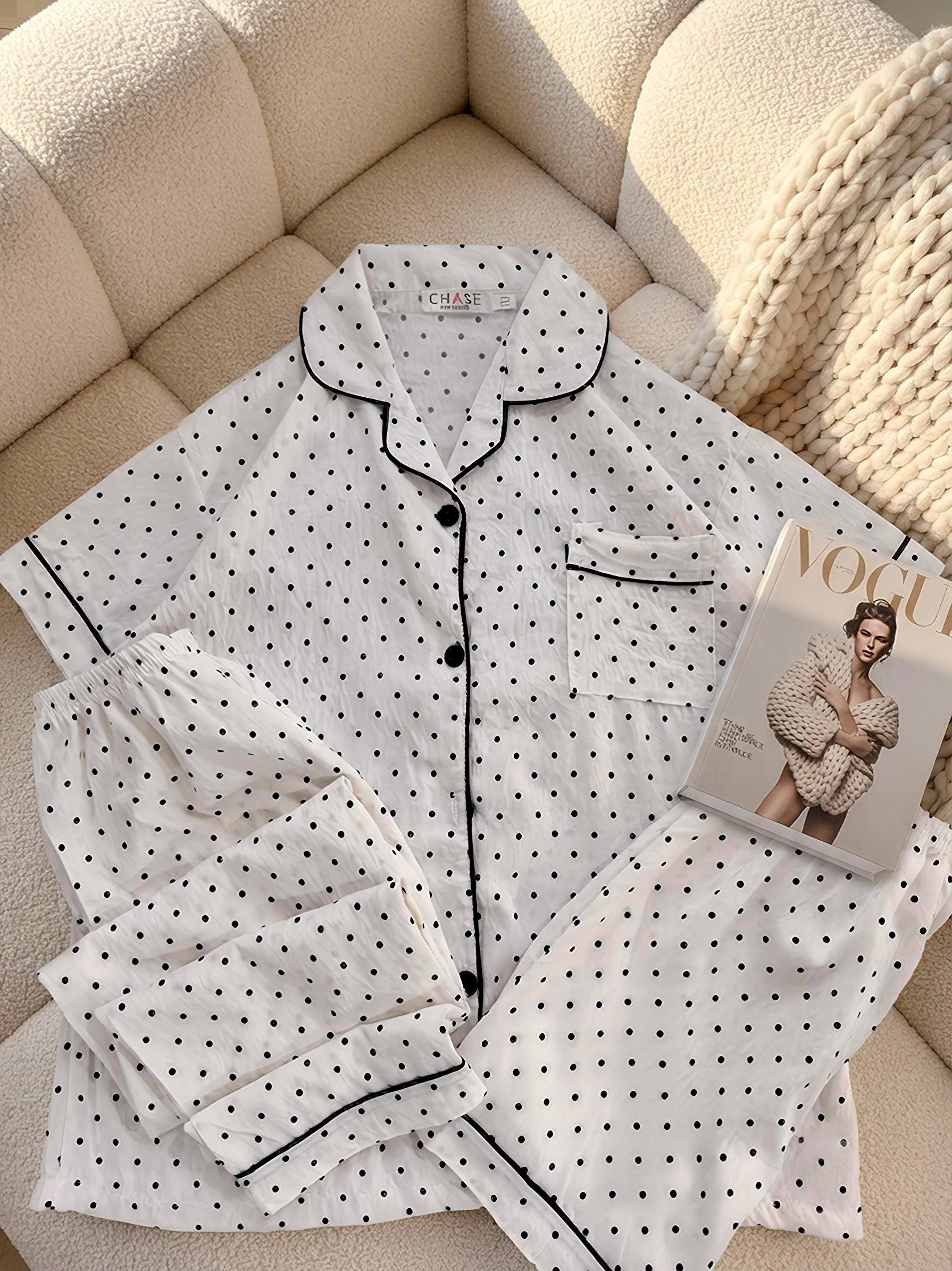 دکمه دارخال خالی سفید