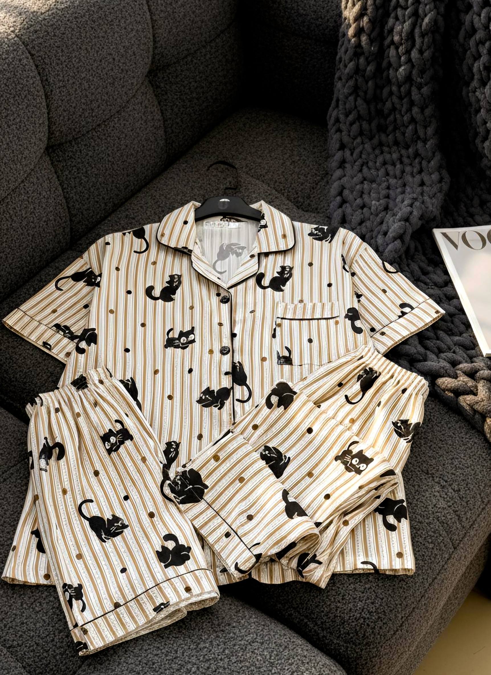 آستین کوتاه گربه ی قهوه ای