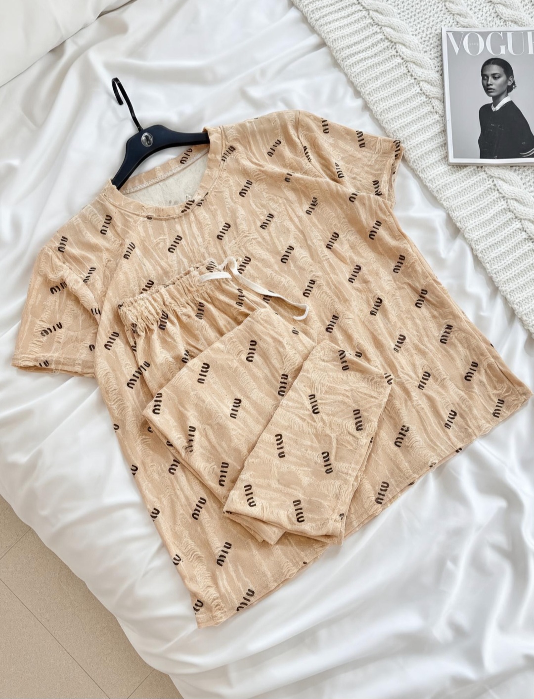 دوتیکه نگین دار میو میو ‌کِرم